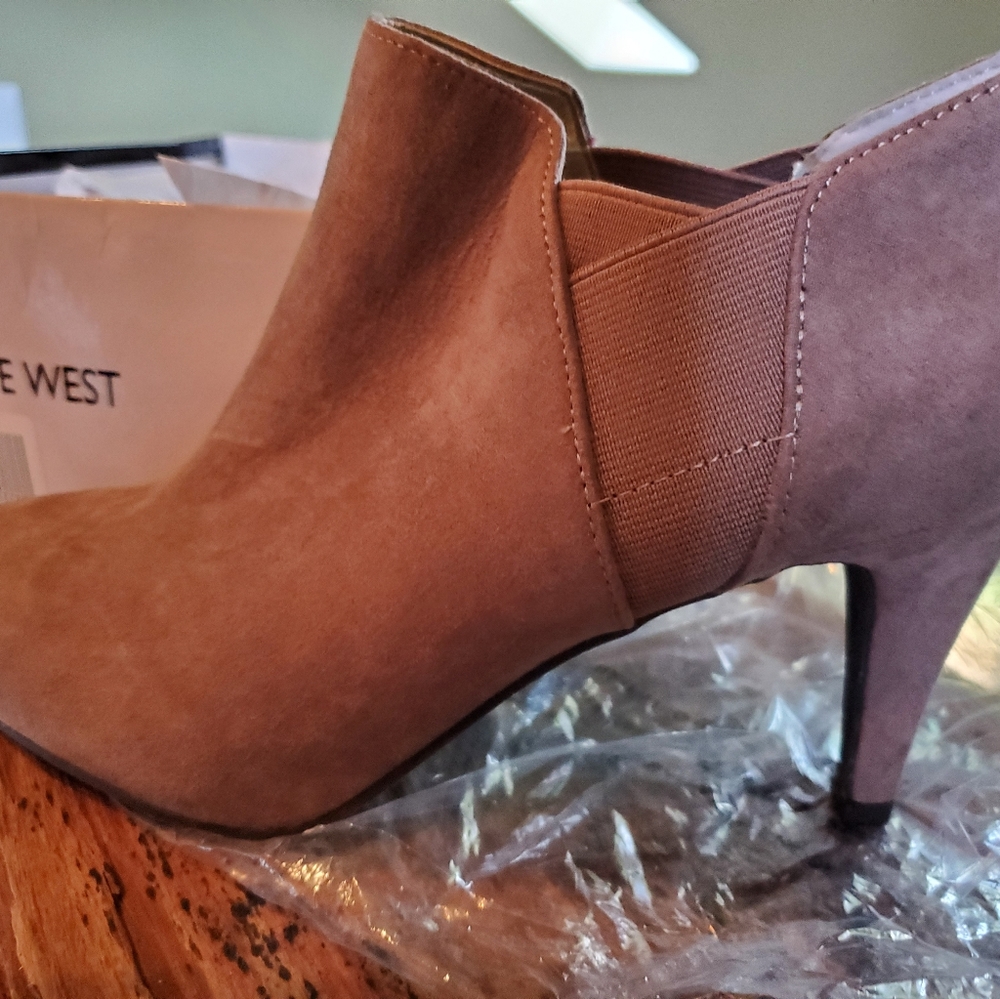 NINE WEST booties